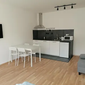 Brand New #62 With Free Secure Parking In The Center Praga