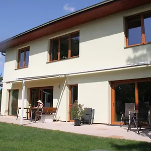 Lovely Apartment, Garden, Parking, Wifi, Netflix Apartmán
