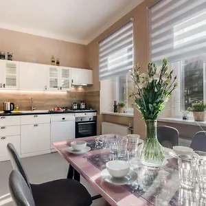 Apartment With Sunny Garden By Michal&friends, Prague